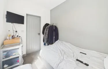 5 bed terraced house for sale