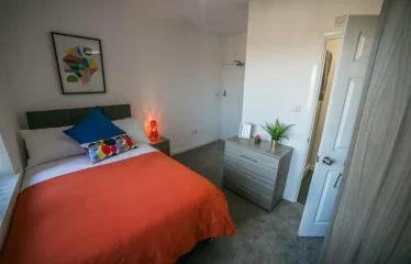 6 bed terraced house for sale