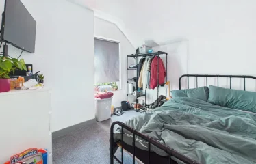 5 bed terraced house for sale