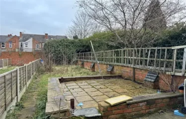 5 bed end terrace house for sale