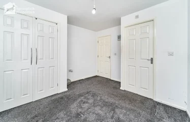 5 bed terraced house for sale