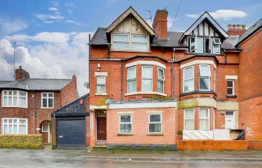 5 bed end terrace house for sale
