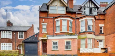 5 bed end terrace house for sale