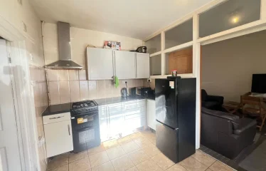 6 bed end terrace house for sale