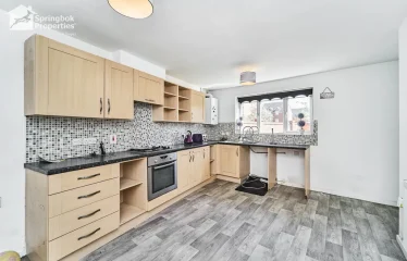 5 bed terraced house for sale