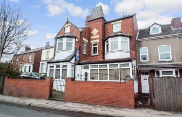 9 bed terraced house for sale