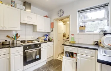 5 bed end terrace house for sale