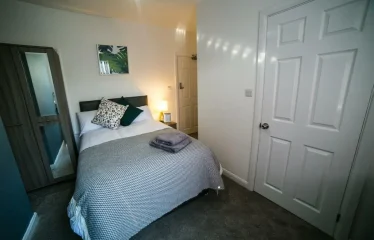 6 bed terraced house for sale