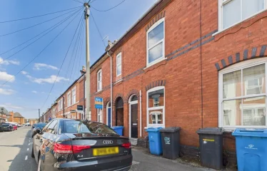 5 bed terraced house for sale
