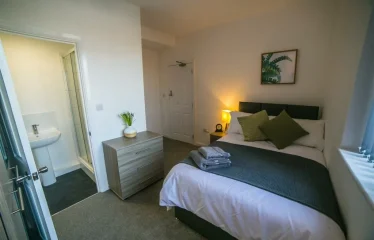 6 bed terraced house for sale