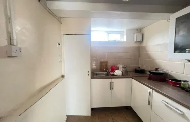 6 bed end terrace house for sale